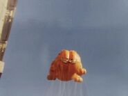 Garfield's right paw was deflated in the 1984 parade.