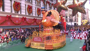 Tom leads the parade into Herald Square on the 2022 NBC telecast.