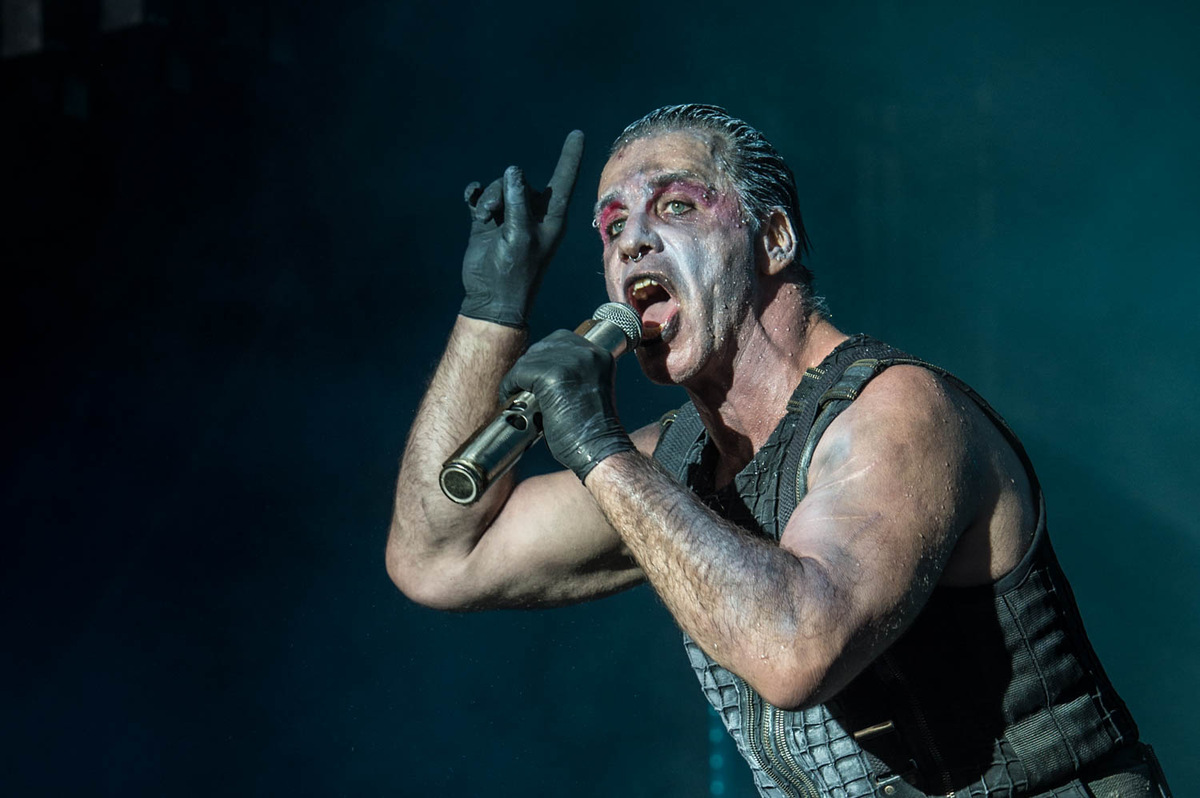 Lindemann's. Rammstein Тилль Ли́ндеманн. Лидер группы Rammstein Тилль Линдеманн. Вокалист рамштайн. Группа Rammstein Тилль Линдеманн.