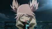 Madoka lanzando la  de Sayaka
