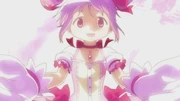 Madoka salvando a las Puellas Magis a través de la historia