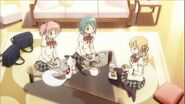 Puella magi madoka magica-02-madoka-sayaka-mami-table