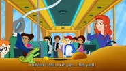 Did Ms. Frizzle look at Arnold's underwear