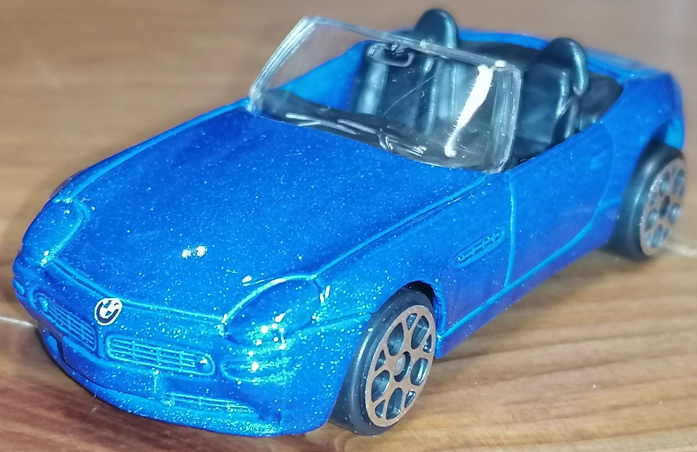 ミニカー Maisto  Z8 1/18 Maisto 1/18 Diecast - BMW Z8 - YouTube
