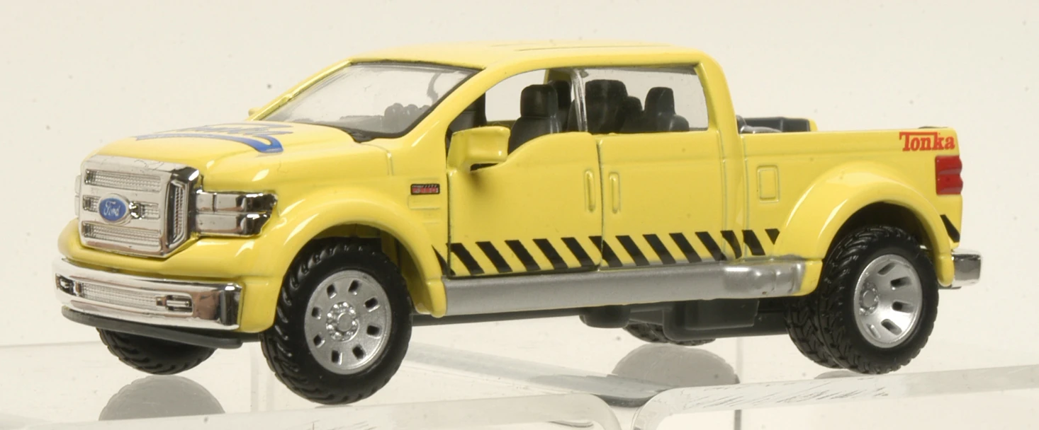 〚貴重〛MAISTO Ford Mighty F-350 フォード ミニカー Ford Mighty F-350 Yellow Diecast Toy Car, 1/31 Model by