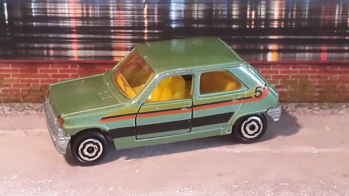 Lot de 2 Renault 5 (RTL et Alpine) MAjorette, cod 257, échelle 1/55