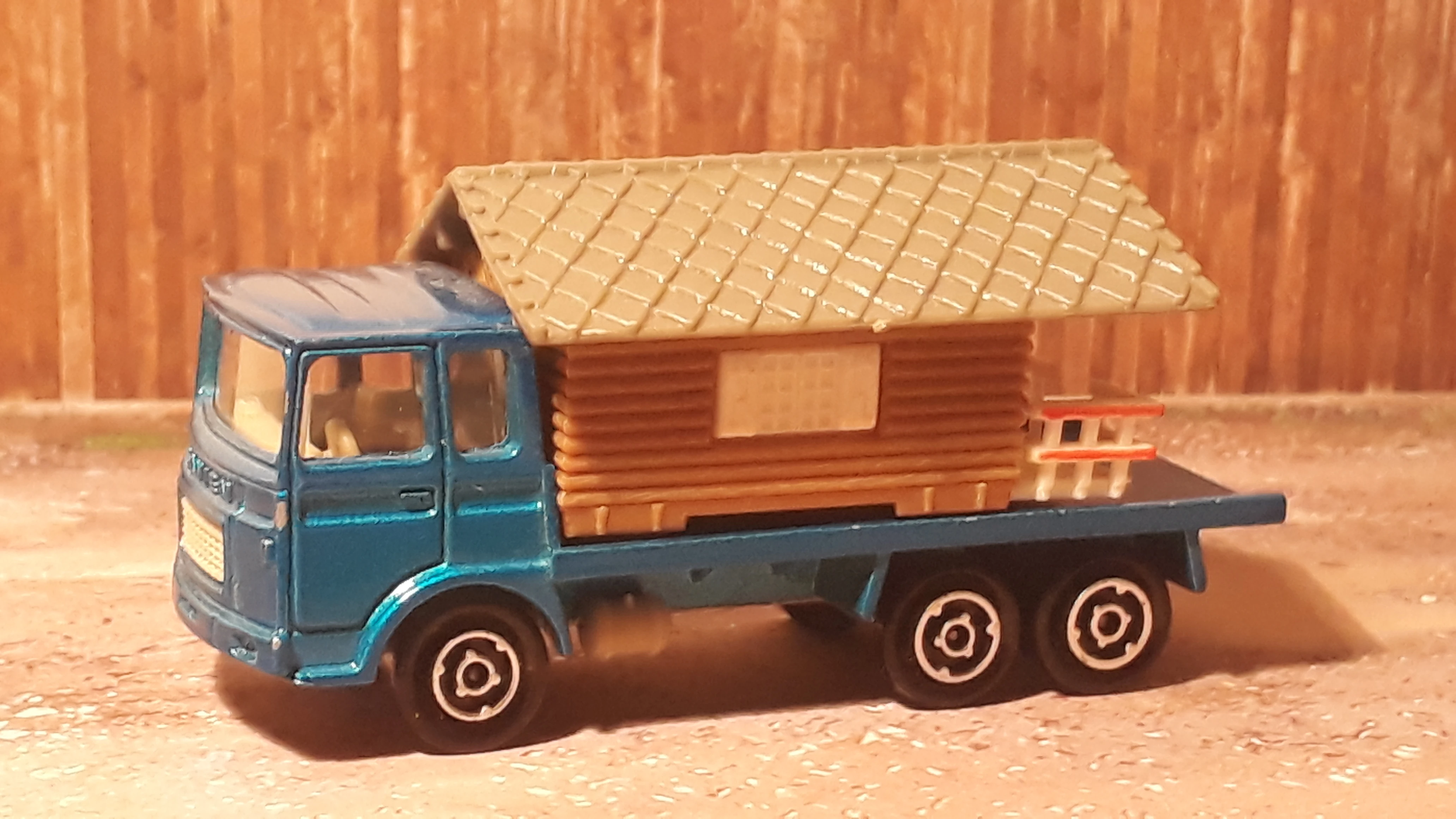 SEMI REMORQUE SAVIEM bourgey montreuil majorette 1/50 EUR 22,00 - FR