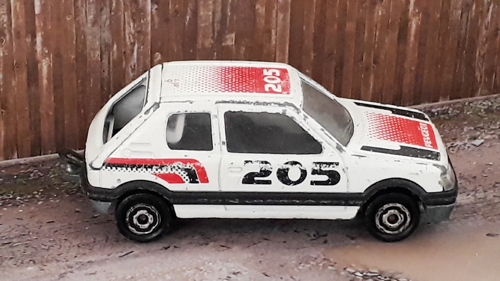 PEUGEOT 205 GTI / miniature majorette - Collection