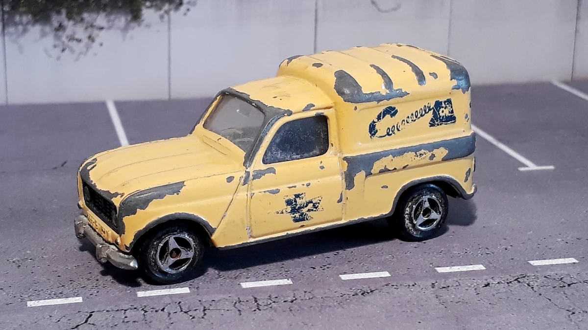 Renault 4 L Fourgonnette Majorette N°230 PTT 1/55 – Etoile Auto49