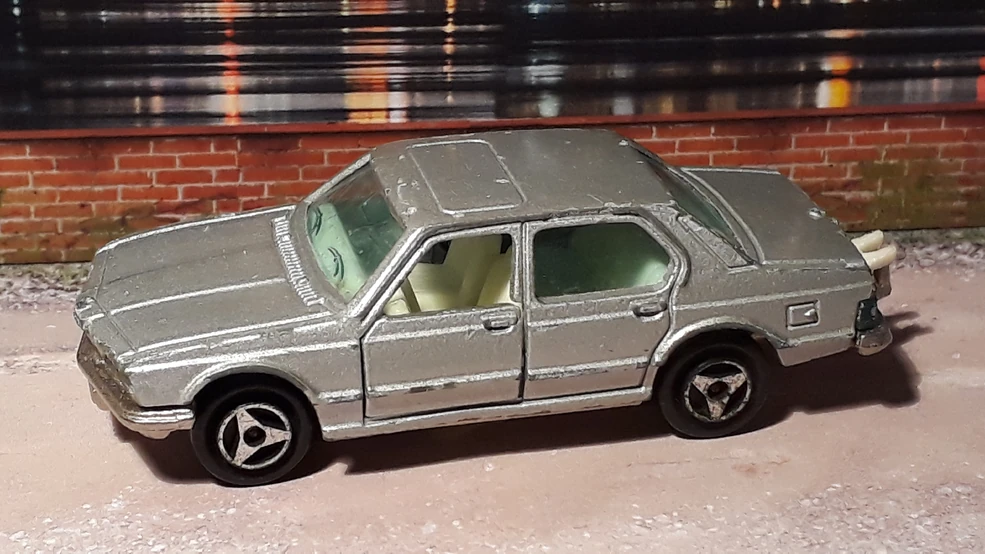 Voiture Miniature Majorette BMW 733 – Collection – Voilier Inclus ? – Occasion