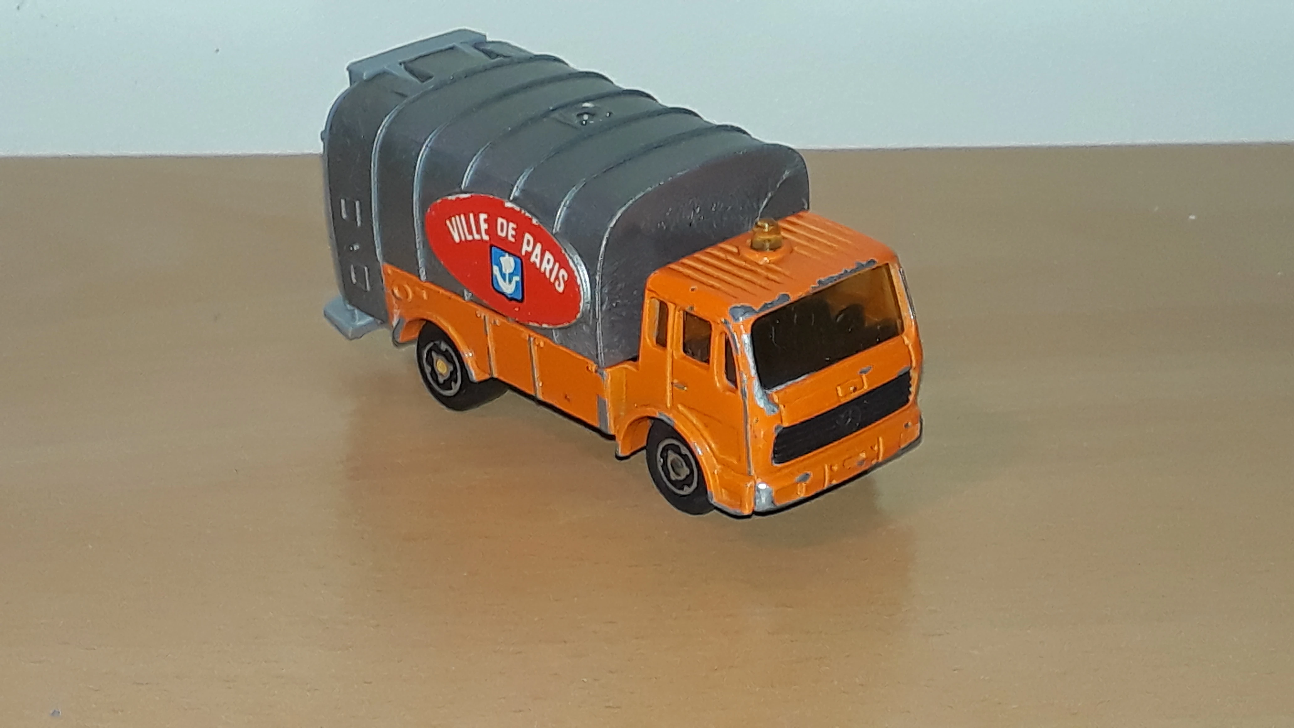 majorette mercedes truck