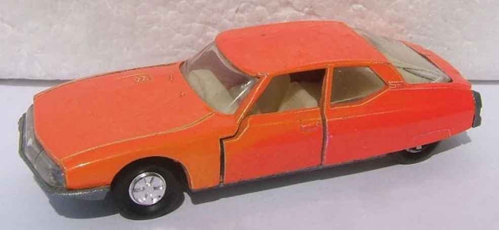 Majorette Citroën SM no 250 1973 rood 1/65 - Modelauto's | 1:87