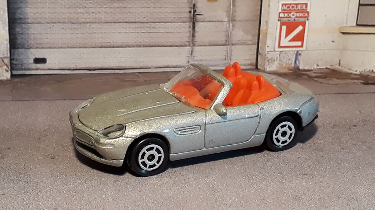 Virtual Museum: Matchbox BMW Z8 | 2003 Hero City Family