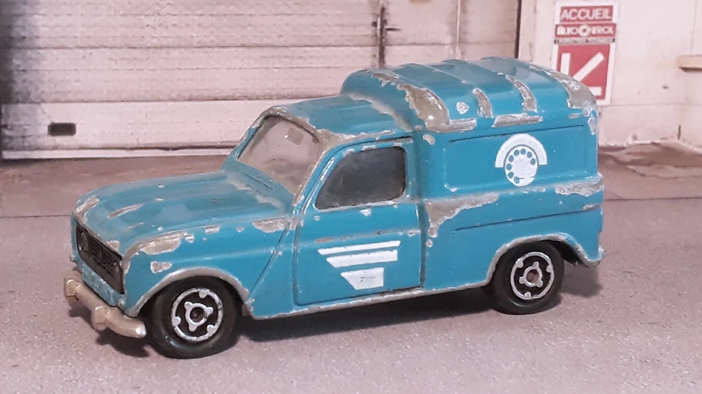 MAJORETTE RENAULT 4 L Pompiers - n°230 - Echelle 1/55 EUR 7,00