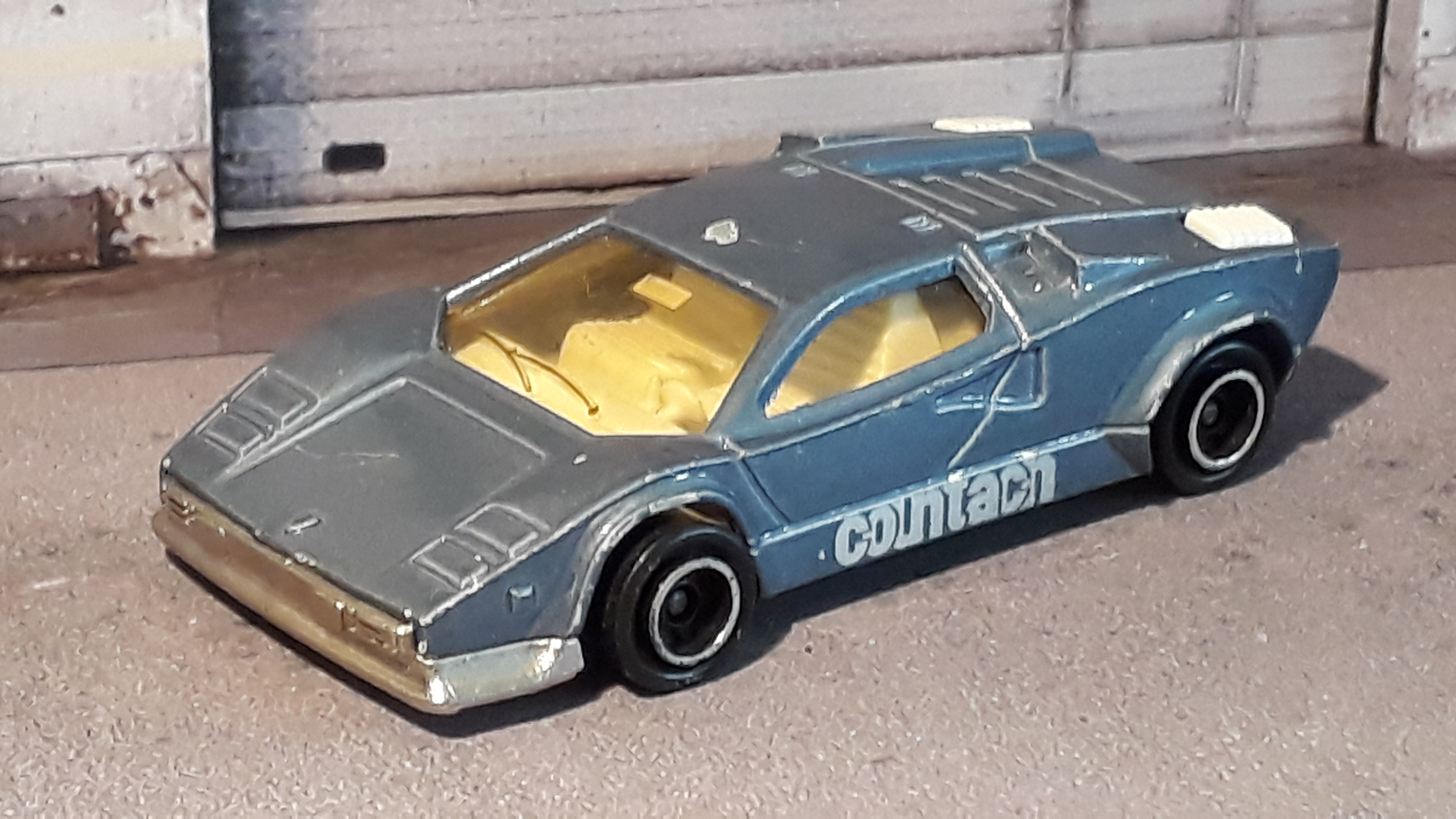 Petite voiture Majorette Lamborghini Countach Rouge