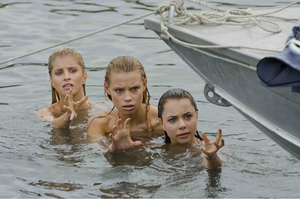 Mako Island on X: Another season 3 cast picture of #MakoMermaids. Still no  @AmyRuffle1 or @Alex_Cubis   / X