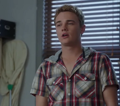 Кэм Митчелл | Сериалы острова Мако вики | Fandom