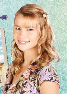 Mako Mermaids - Episode 1x01 publicity still of Lucy Fry & Chai Hansen