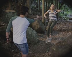 Mako Mermaids - Episode 1x01 publicity still of Lucy Fry & Chai Hansen