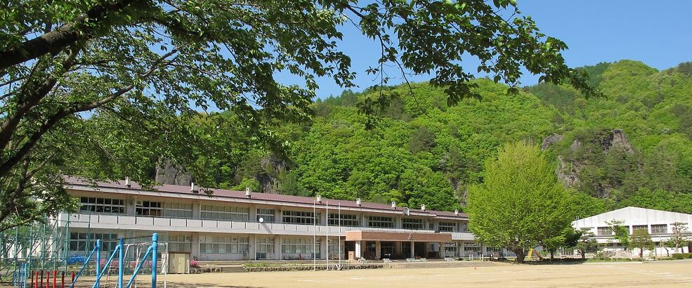 Mizonofuchi Elementary School | Makoto Shinkai Wiki | Fandom Mizonofuchi Elementary School | Makoto Shinkai Wiki | Fandom