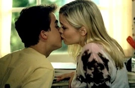 Nikki and Malcolm kissing