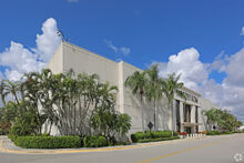 This anchor store is closing in Boca's Town Center mall