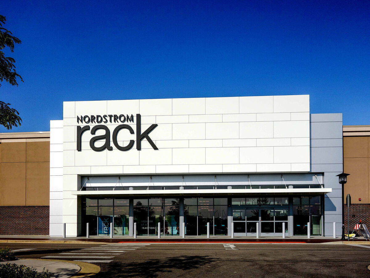 Nordstrom Rack, Logopedia