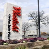 vans garden state plaza