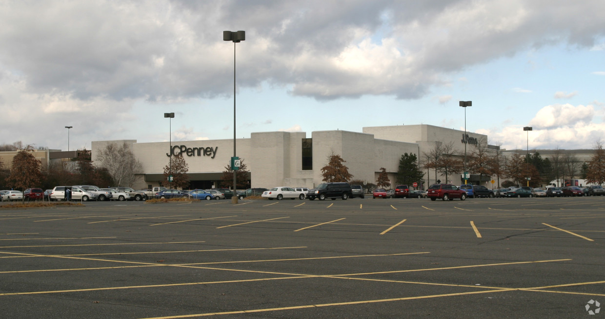 Westfarms  Premier Shopping Mall in Central CT