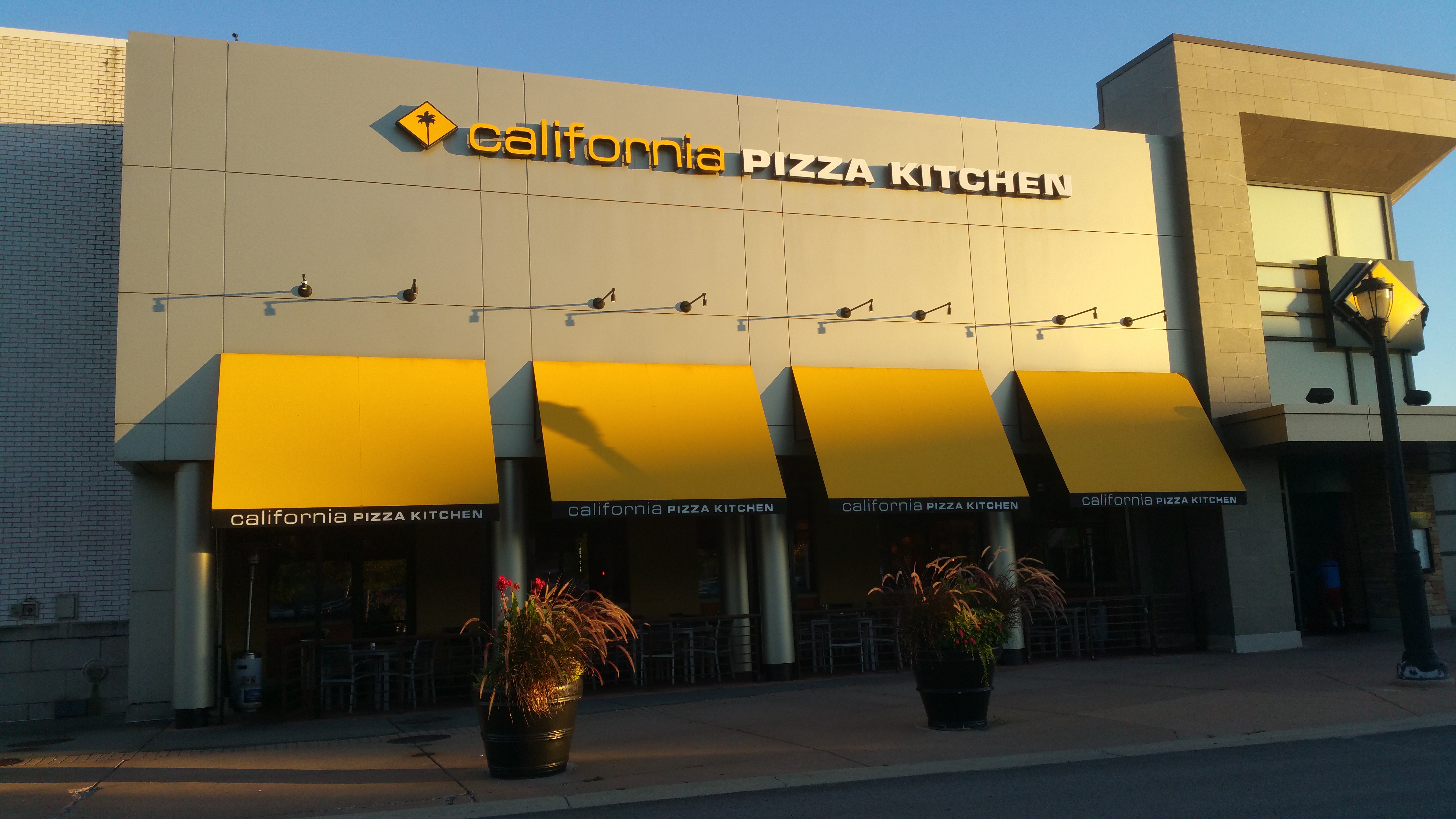 California Pizza Kitchen Malls And