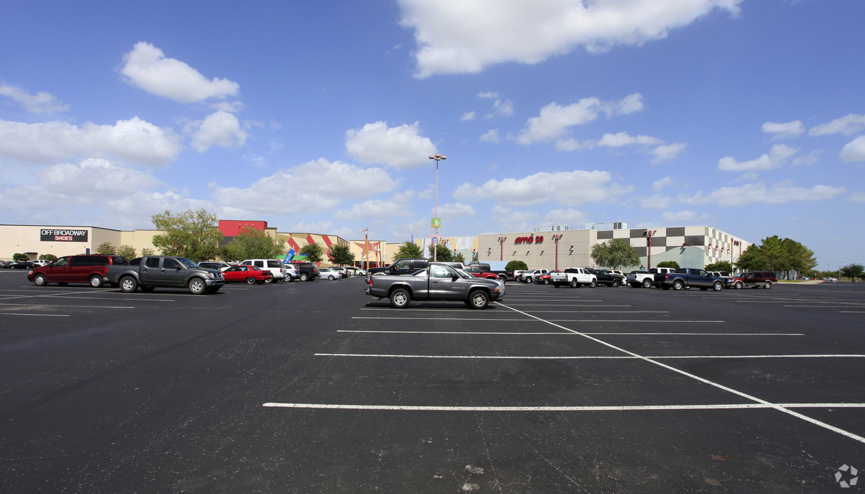 Famous Footwear Outlet at Katy Mills® - A Shopping Center in Katy