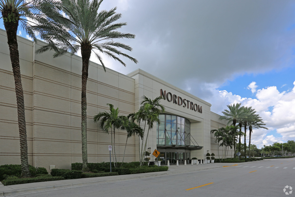 Nordstrom store in Wellington to close