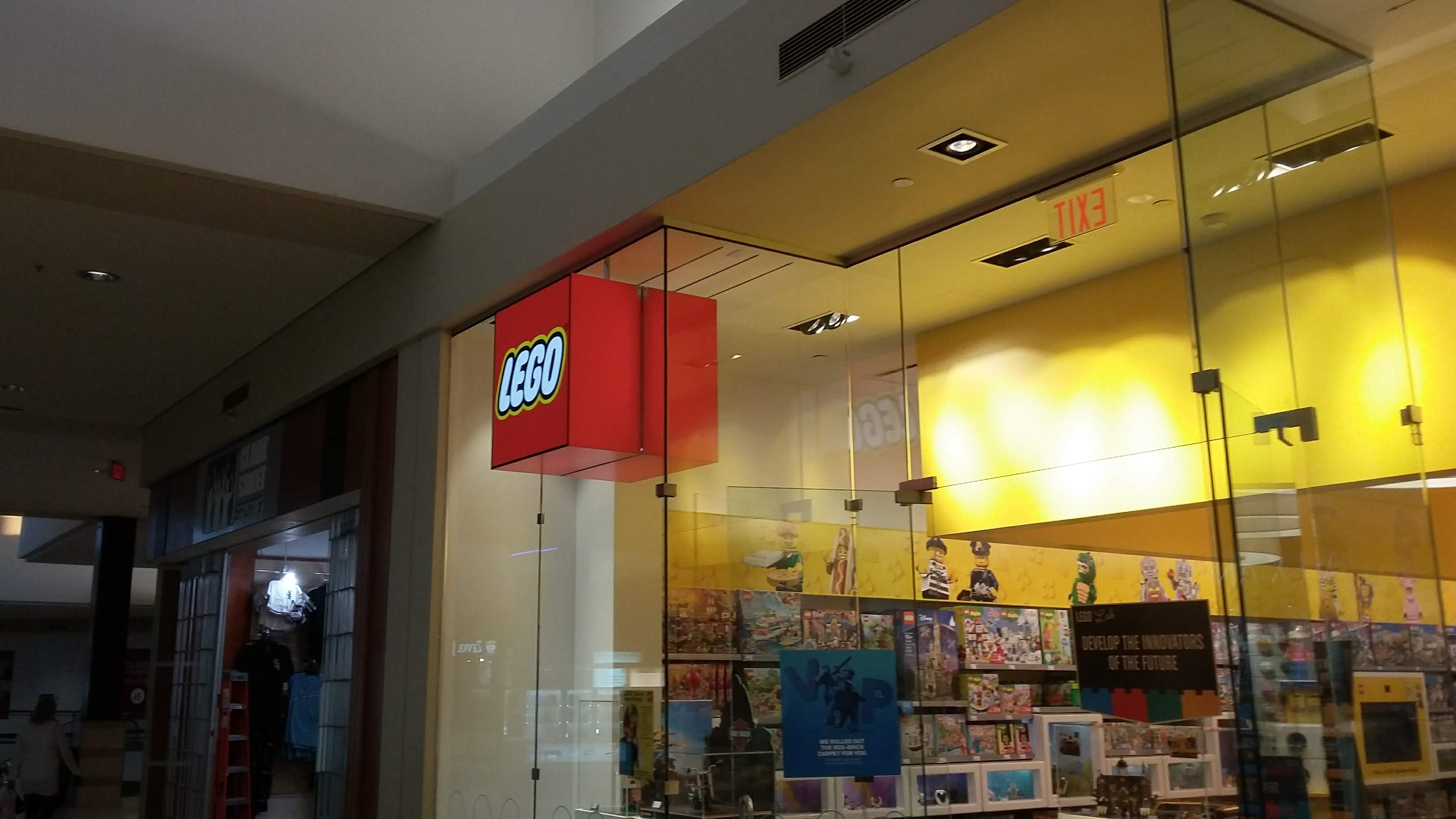 Food Around The LEGO Store - Woodfield Mall - Schaumburg, IL