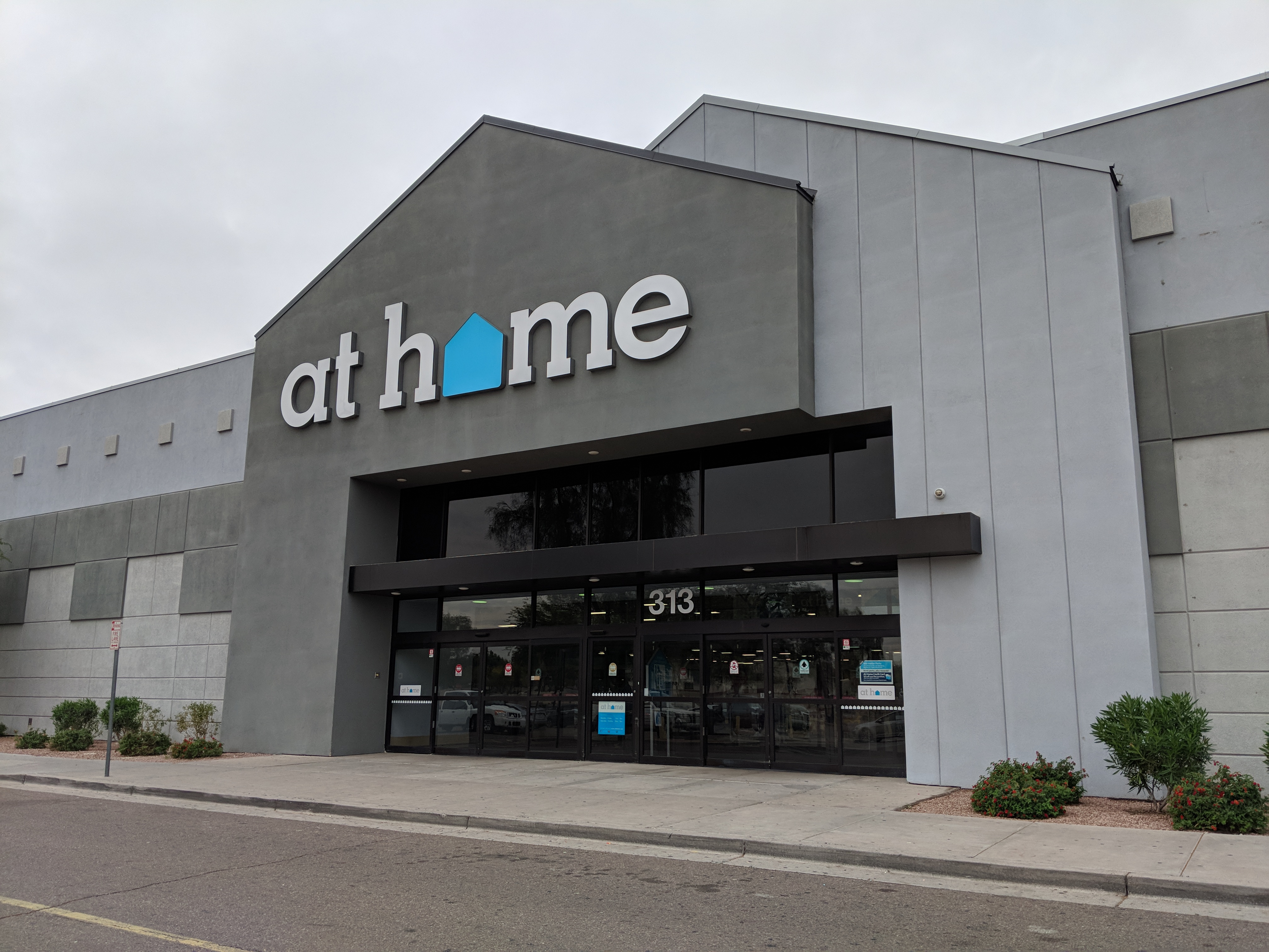 Oakley Vault at Arizona Mills® - A Shopping Center in Tempe, AZ - A Simon  Property