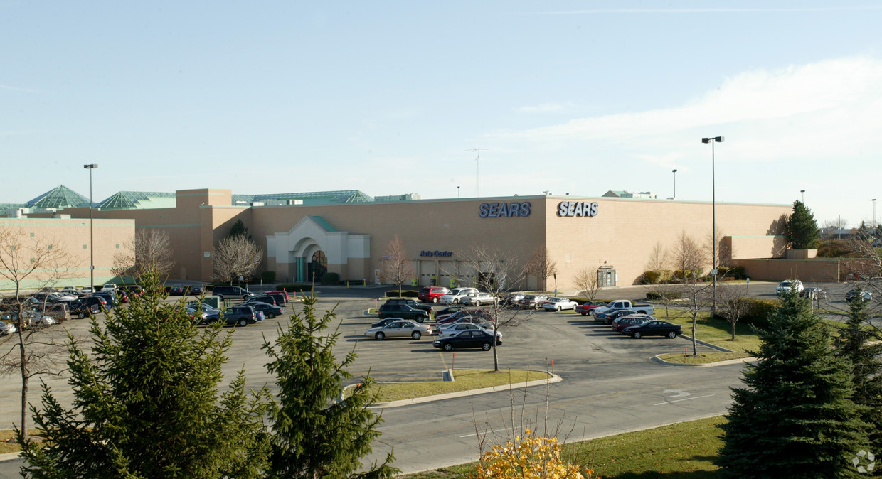 Von Maur preps for early November opening in Orland Park