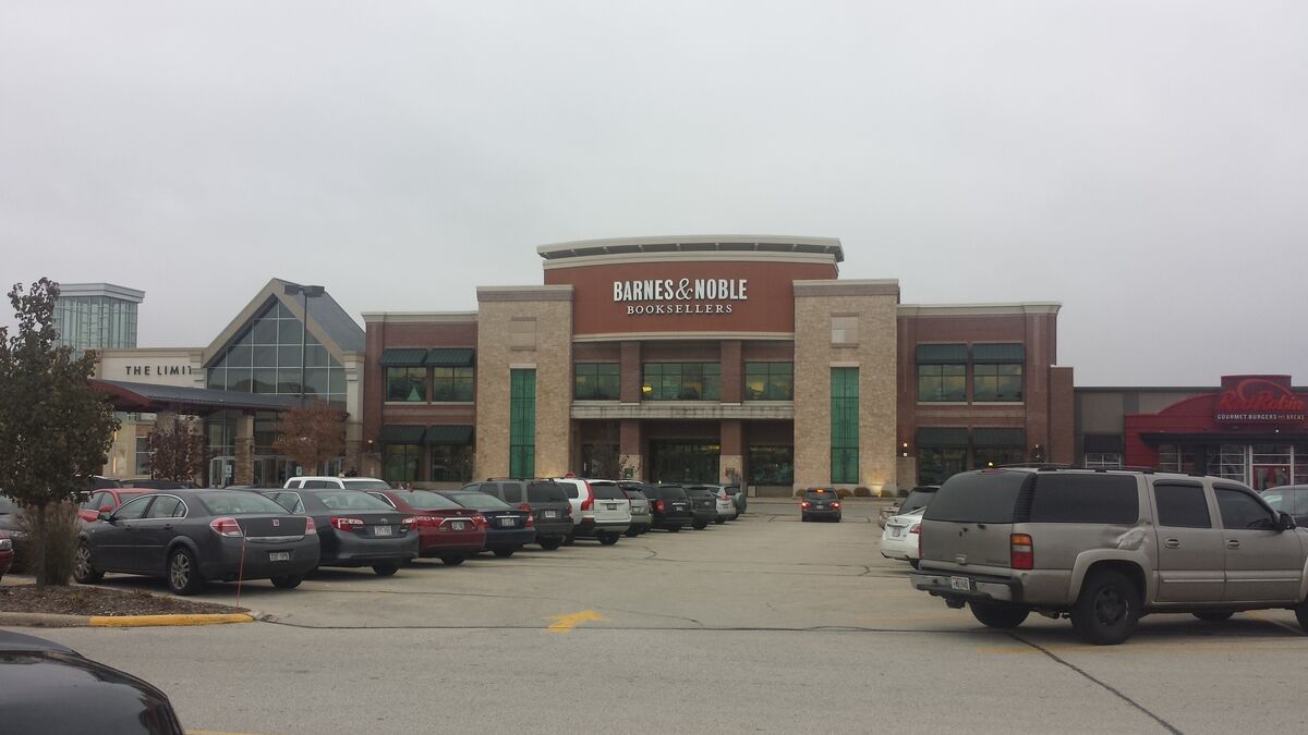 Barnes & Noble reopens in north suburban mall