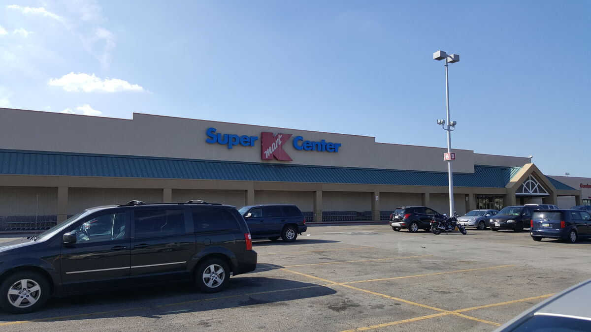 Created this Roblox super Kmart center in memory of the auburn hills  Michigan super Kmart : r/kmart