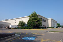 Dillard's-1588863063
