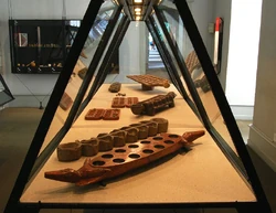 Spielemuseum-Vitrine-Mancala