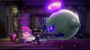 Download (5).jpeg (7 KB) King Boo chasing Luigi at the beginning of Luigi's Mansion 3.