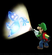 Luigi flashing a Goob with the Strobulb.