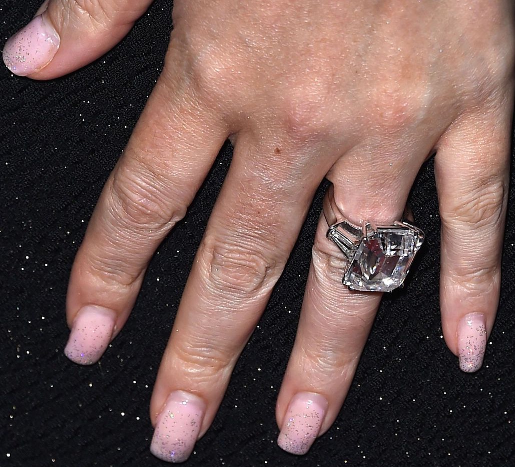 Mariah Carey Is Engaged! An Exclusive First Look at Her 35-Carat Engagement  Ring | Vogue