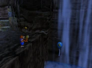 DK64 Screenshot Kristall Kaverne Lanky Kong Bananen 9.png (75 KB) Donkey Kong 64