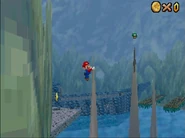 Yoshi in Mario's cap climbing a Pole in Jolly Roger Bay.