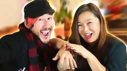 Momiplier Does My Nails