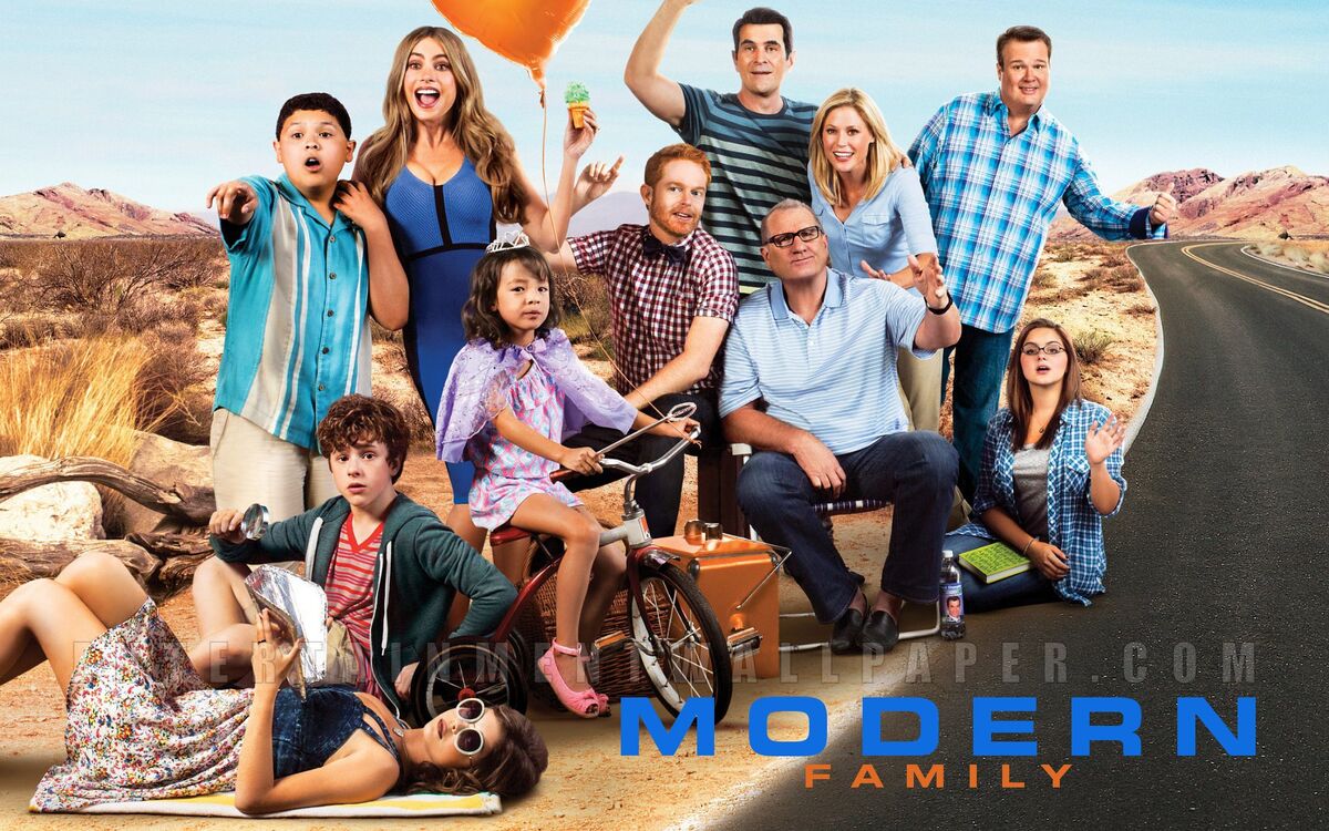 Modern family full top