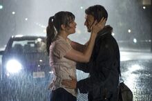 Betty se reencuentra con Bruce.jpg