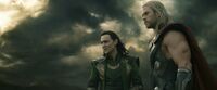 Thor-the-dark-world-chris-hemsworth-tom-hiddleston-foto-dal-film-1