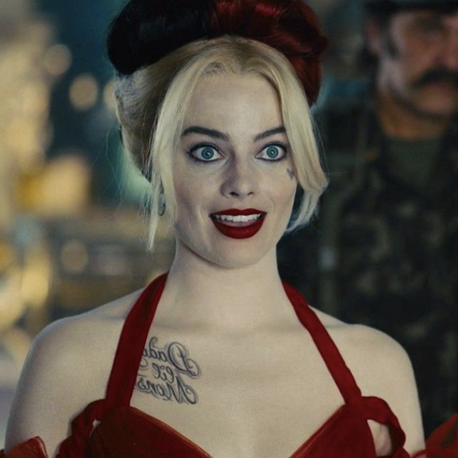 https://static.wikia.nocookie.net/marvel_dc/images/4/48/Margot_Robbie_Mug.png/revision/latest?cb=20230318225701