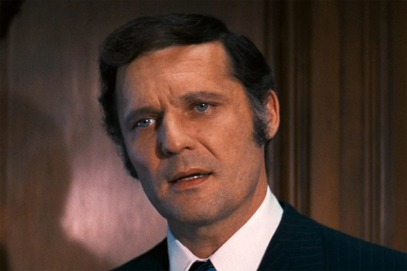 Killer Klowns from Outer Space trivia: John Vernon (Officer Mooney) served in which military branch?